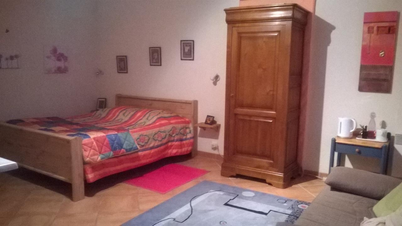 Bed and Breakfast Le Hameau Aux Escargots à Bernon Chambre photo